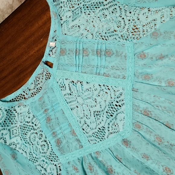 Love FIRE Aqua Floral Lace Blouse Top - Picture 5 of 8